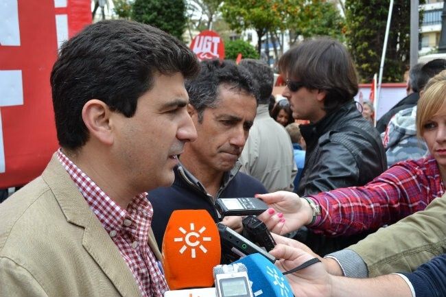 Unos 3.000 onubenses se manifiestan en contra de los recortes en Sanidad y Educación