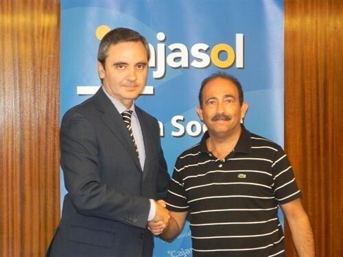 Cajasol renueva su compromiso con la Escuela de Arte 'León Ortega'