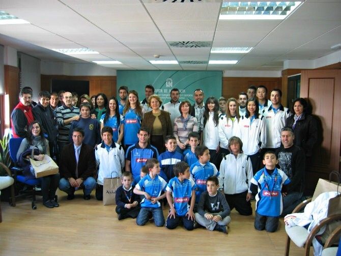 La delegada de Turismo, Comercio y Deporte felicita al IES La Orden por su extraordinaria temporada