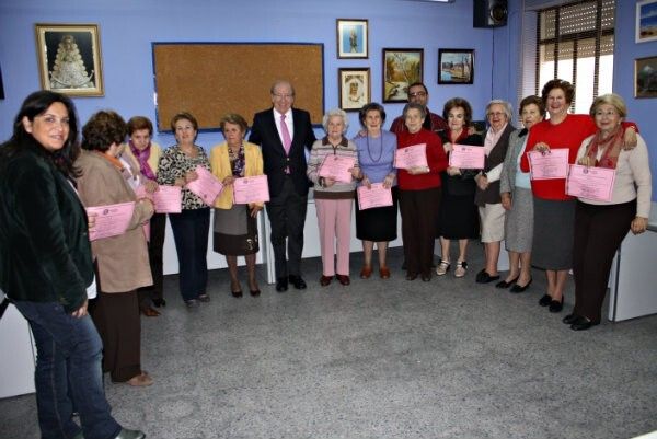 El Ayuntamiento imparte un taller de escritura creativa a la Asociación de Viudas Ntra. Sra. de La Esperanza