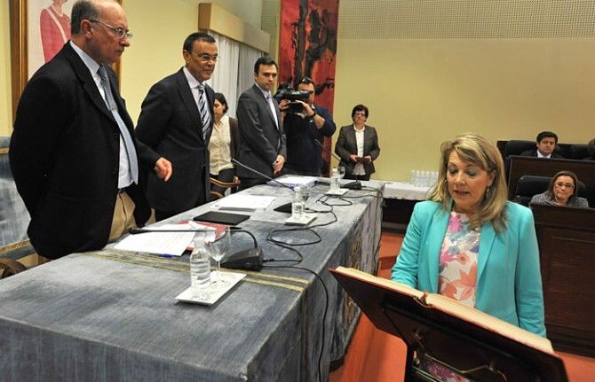 La Diputación rechaza los recortes del Gobierno y apoya a los afectados por las participaciones preferentes