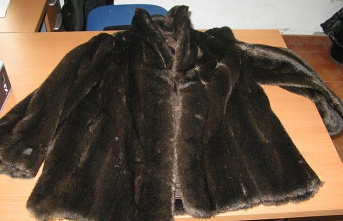 Detenidos por robar joyas y otros objetos de valor en una vivienda de Isla