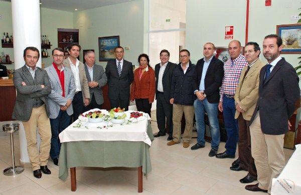 Una receta de chuletas de cordero y otra de bizcocho de aguacate y fresa, primeros premios de Berries Fusión