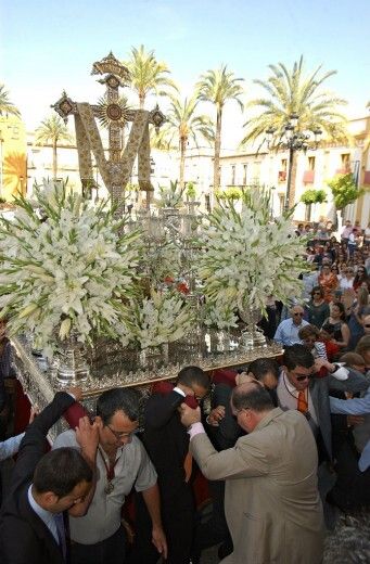 Fe y devoción en las Fiestas de la Santa Cruz de la calle Sevilla en La Palma