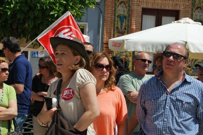 El Ayuntamiento de Isla asiste a la manifestación de apoyo a los trabajadores de 'Oasis'