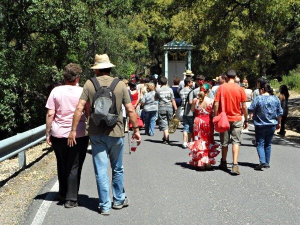 Linares de la Sierra disfruta de su romería en honor a San Juan Bautista, patrón de la localidad