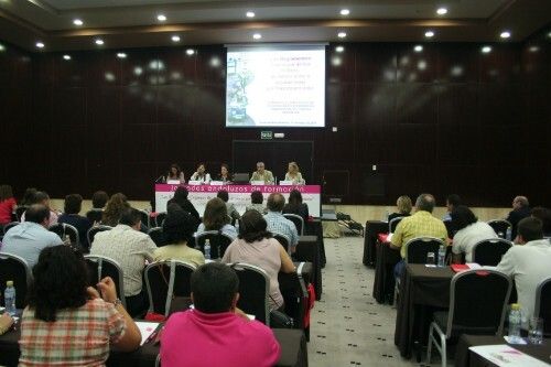 El papel de las familias en los centros educativos se debate en Punta