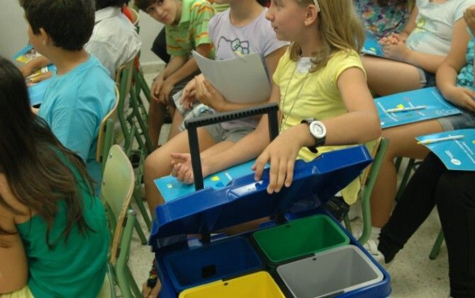 El alcalde de Huelva inaugura unas jornadas medioambientales en los colegios de la capital 