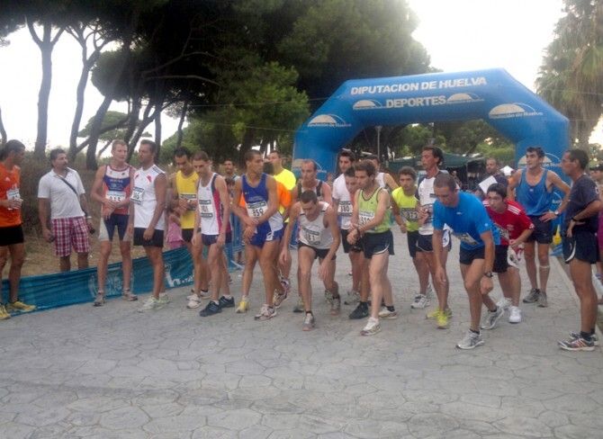 Cerca de 300 corredores participan el domingo en la Media Maratón Playa de Cartaya