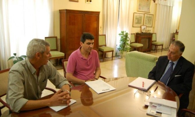 CCOO aborda la problemática de los asentamientos con el subdelegado de Gobierno