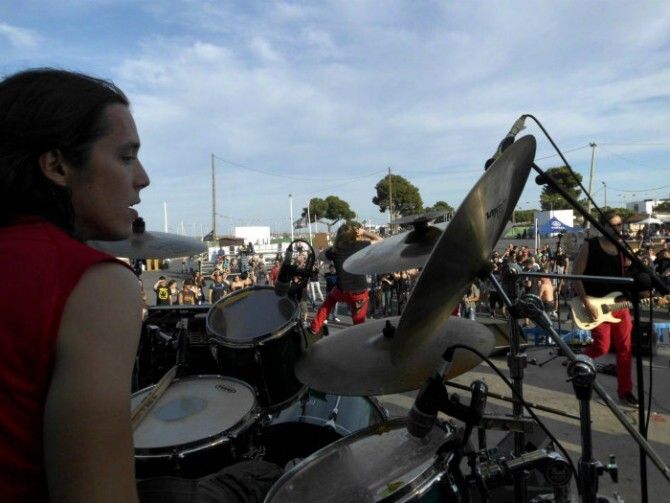 'Rock in Ría' congrega en Punta Umbría a cientos de seguidores del rock