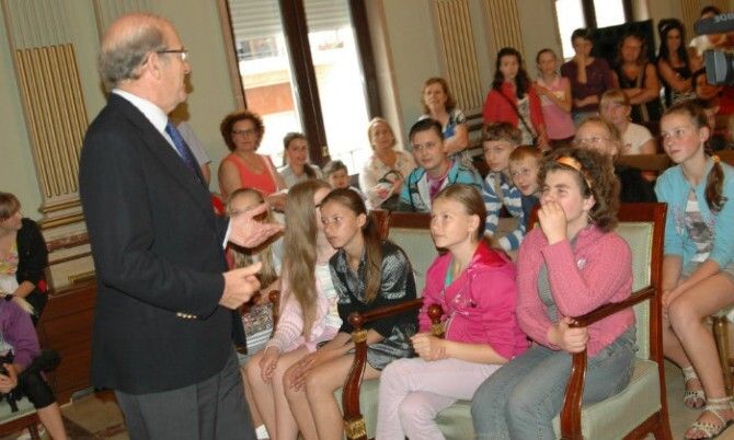Huelva recibe a los 50 niños bielorrusos que participarán en el programa de salud organizado por asociación ASNIA