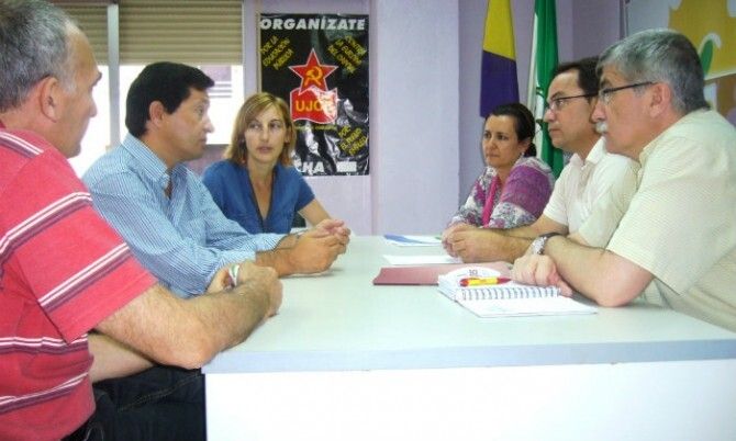 Izquierda Unida se compromete a apoyar las iniciativas del movimiento cooperativista y de la economía social onubense