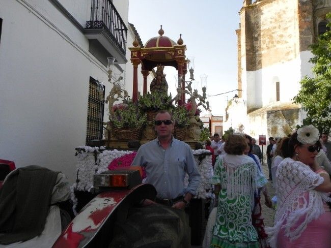 La Virgen de la Aliseda, de romería envuelta en oro