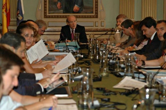 El pleno del Ayuntamiento aprueba la subida del 20% de la zona ORA