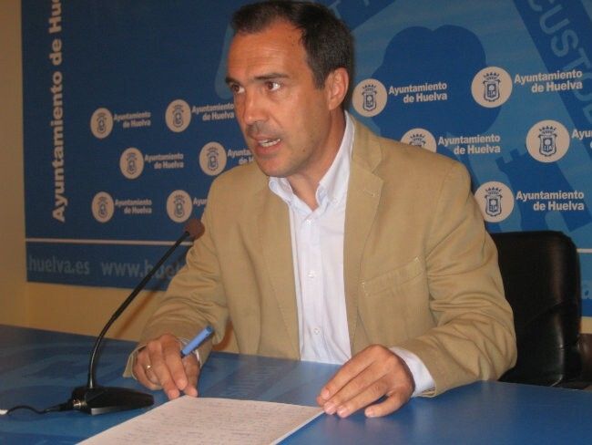 El PSOE califica de 'indecente' que el alcalde se gaste casi 2 millones de euros 'en publicidad, propaganda y comidas'