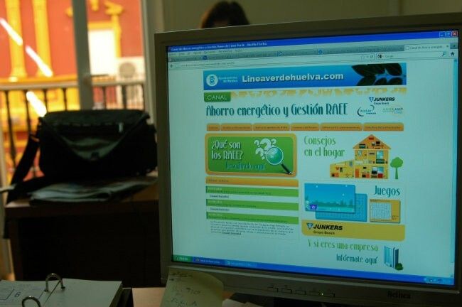 El Ayuntamiento enseña a los ciudadanos a ahorrar energía eléctrica en sus hogares