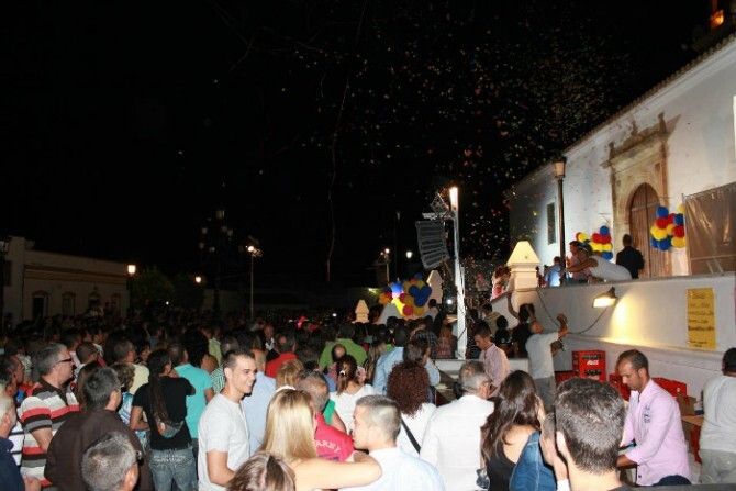 Multitudinaria Velada de Verano en el barrio de La Villa de Ayamonte