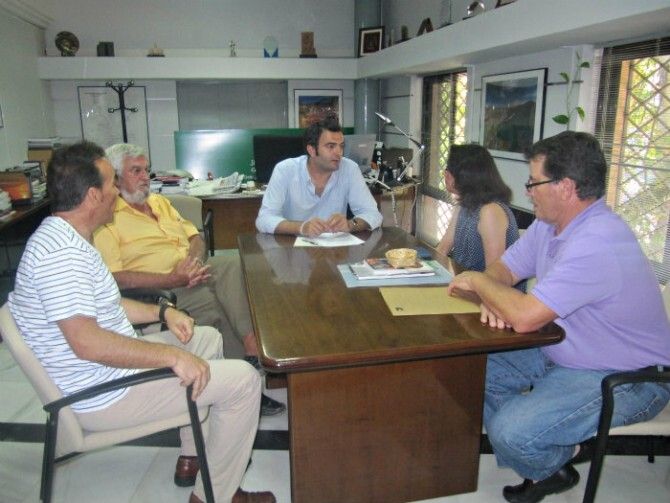 El delegado de Cultura se reúne con la Peña Cultural Flamenca Candil Minero
