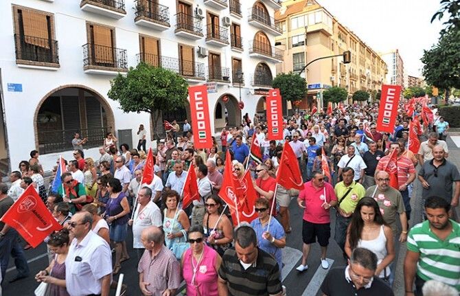Más de 15.000 personas colapsan Huelva al grito de ‘no a los recortes’