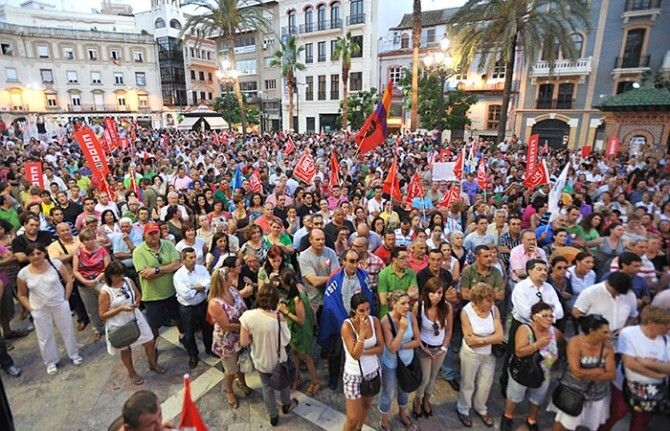 Más de 15.000 personas colapsan Huelva al grito de ‘no a los recortes’