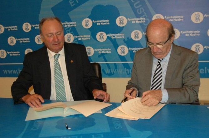 El Ayuntamiento y Cepsa firman un convenio para apoyar a los cuidadores de personas dependientes
