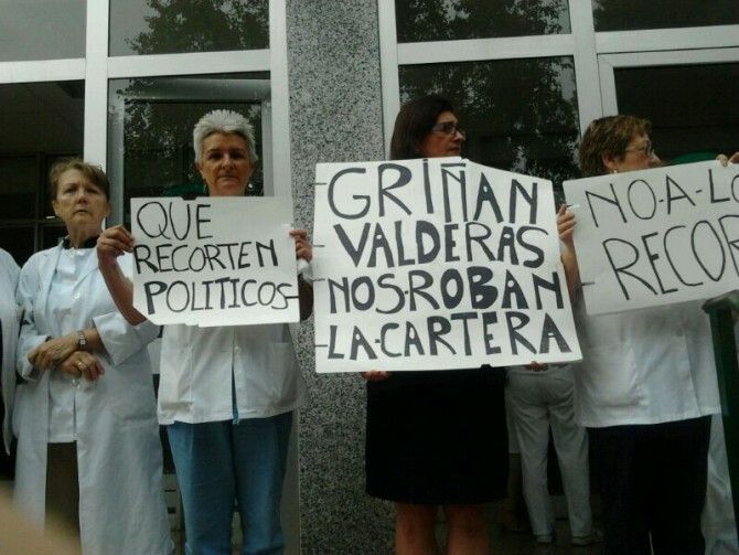 El ambulatorio Virgen de la Cinta clama contra los recortes de Rajoy y Griñán