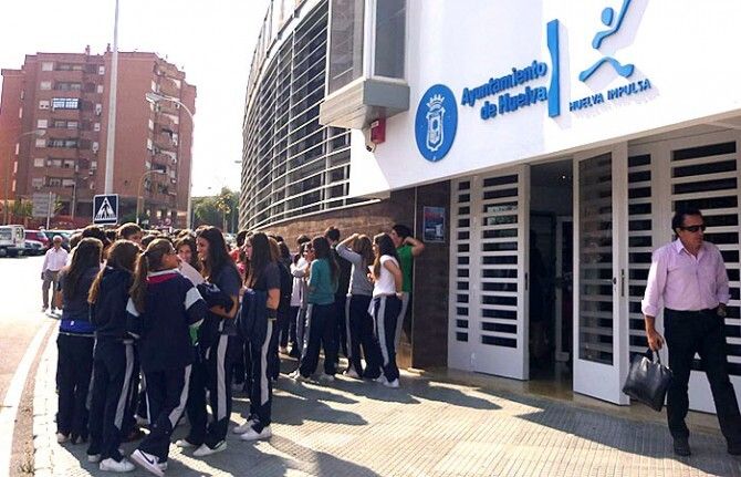 El Ayuntamiento acerca a 645 onubenses propuestas frente a la crisis con ‘Huelva, modo de empleo’