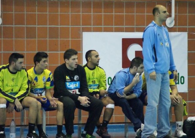 Flores: “Lo que he vivido en Moguer me ha hecho mejorar y crecer como entrenador”