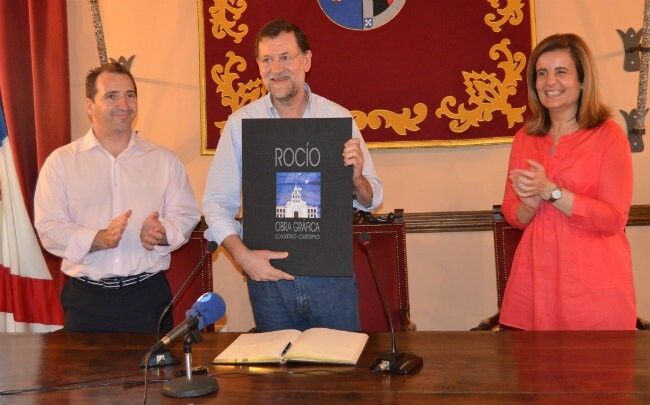 Rajoy destaca el 'sentimiento' puesto por los almonteños en el Traslado de la Virgen