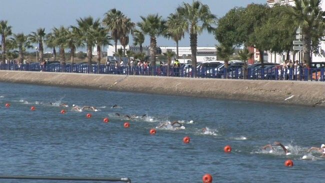 Ayamonte y Vila Real de Santo Antonio celebraron su tradicional Travesía de Natación 'Río Guadiana'