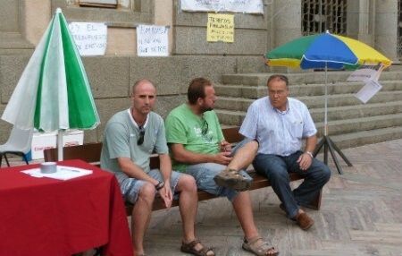 La plantilla de Emtusa no acampará frente al Ayuntamiento, que se compromete a liquidar la deuda en septiembre