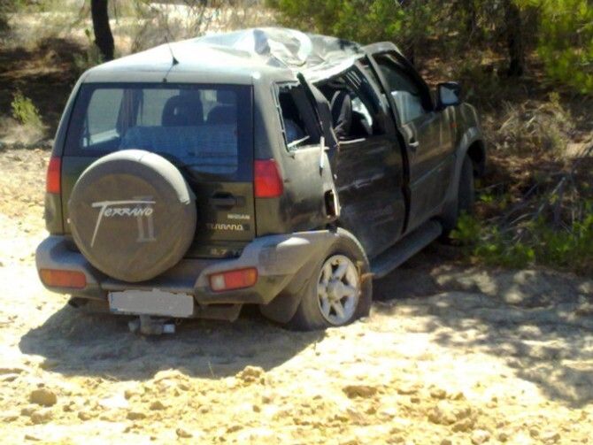 Una persona resulta herida tras salirse de la vía junto a la rotonda de entrada a Mazagón