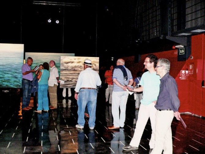 La exposición 'Tránsito de la luz' de Santana recibe 3.000 visitas desde su inauguración en Las Cocheras del Puerto