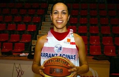La griega Vicky Volonaki apuntala el perímetro del Conquero
