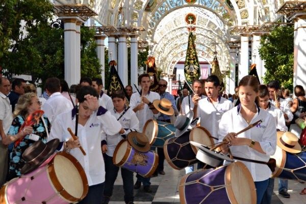 Comienzan las peregrinaciones de las hermandades rocieras en Almonte con miles de visitas y sin incidentes