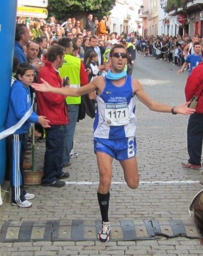 Adrián Andivia remonta hasta la segunda plaza en la Nocturna del Guadalquivir