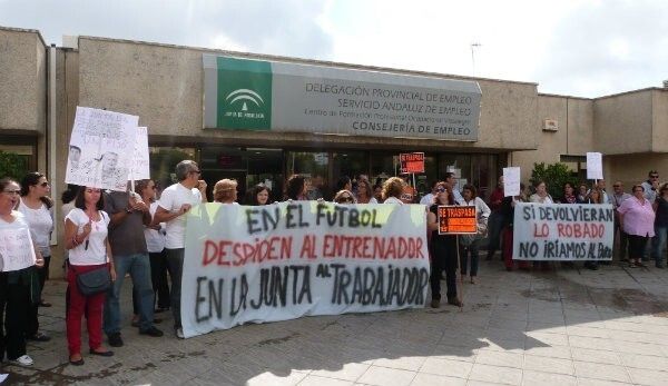 Trabajadores de la Residencia de Tiempo Libre de Punta se manifiestan ante su cierre