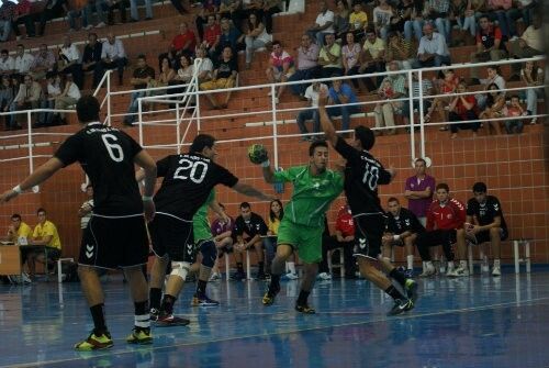 El PAN no puede con Antequera (25-27)