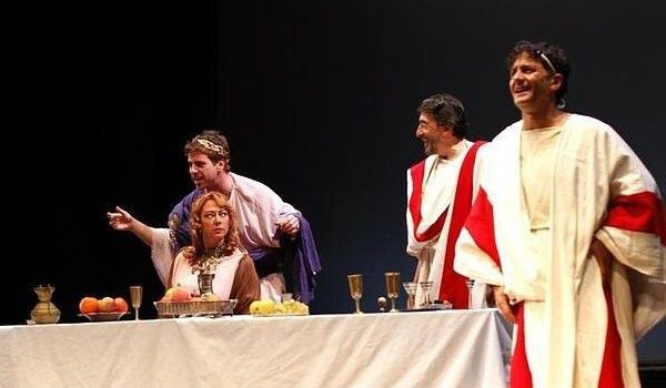 El Gran Teatro acoge el estreno andaluz de la obra 'Calígula', dirigida por Joaquín Vida