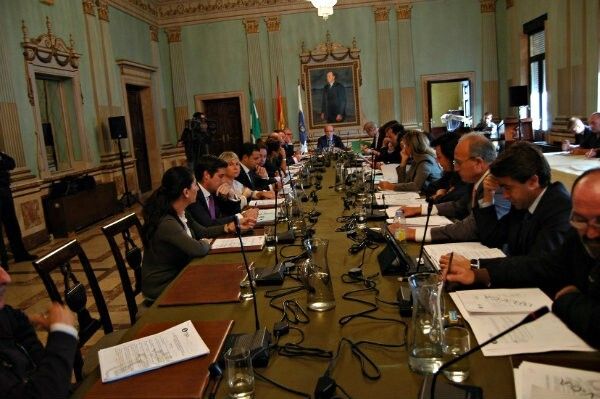 El PP aprueba en solitario la salida de la Federación Andaluza de Municipios y Provincias y el reclamo de deuda a la Junta