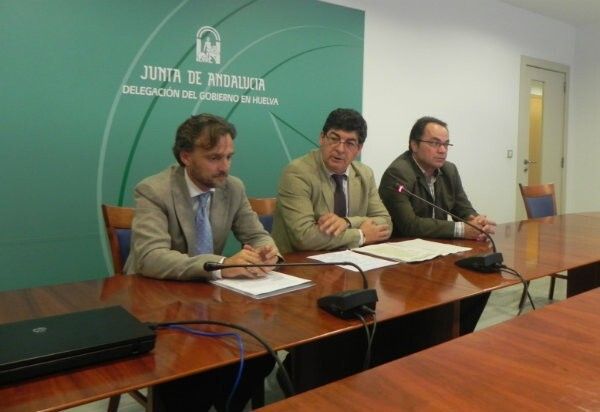 Valderas presenta en Huelva unos presupuestos sin partidas concretas