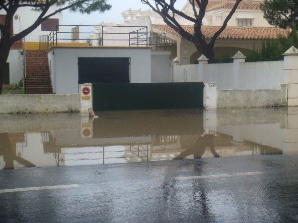 Las trombas de agua de este domingo provocan inundaciones en Mazagón