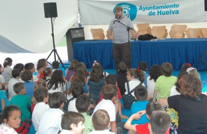 La poesía onubense protagonista mañana en la Feria del Libro