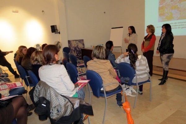 Moguer apuesta por la formación para prevenir la violencia de género