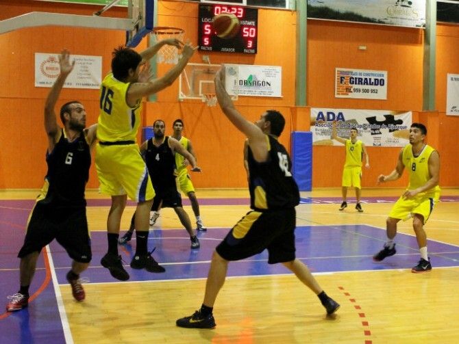 El Enrique Benítez remonta en el último cuarto a un acertado Aljaraque (72-85)