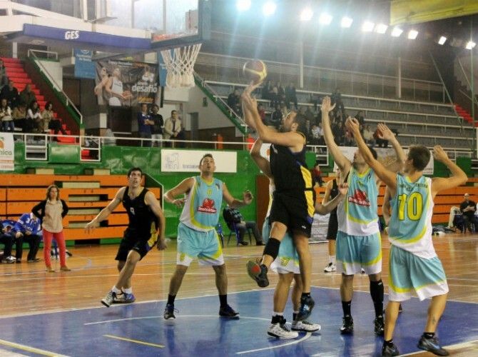 Triunfo claro del Enrique Benítez ante Palos (68-56) y derrota contundente del CD Huelva (101-56)