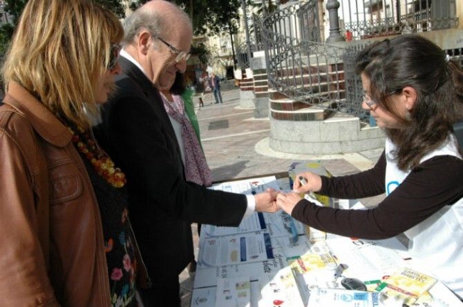 La Asociación Huelva Diabetes instala una mesa informativa