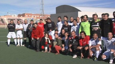 Rostros conocidos en un partido a beneficio de Aprosca en Ayamonte