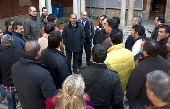 La reunión de Emtusa con el Ayuntamiento termina sin acuerdo después de que la empresa proponga aumentar los despidos